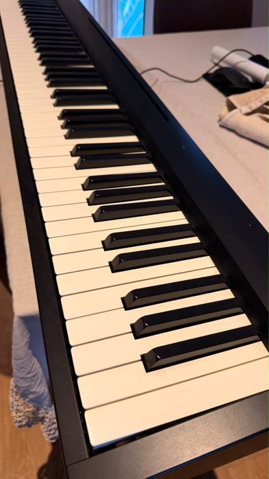 Piano digital Roland FP-10 – 88 teclas pesadas + Bluetooth