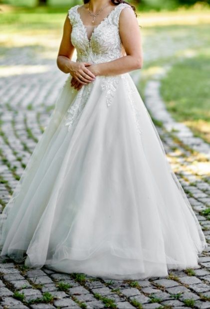 Suknia ślubna z dodatkami