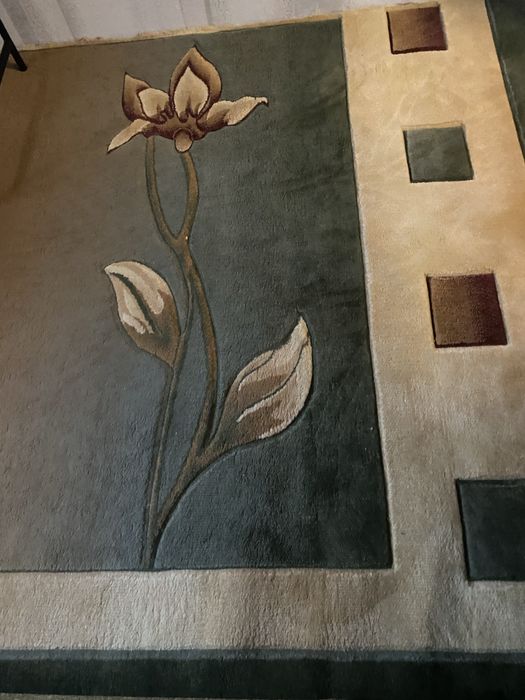 Продам килим із двох частин загальною площею 12 кв.м