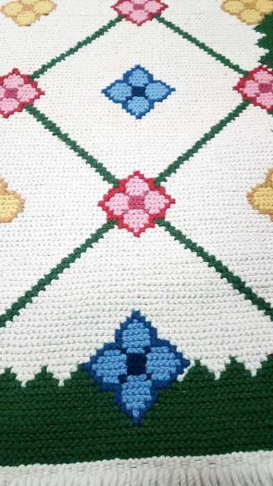 Carpete de arraiolos feita à mão