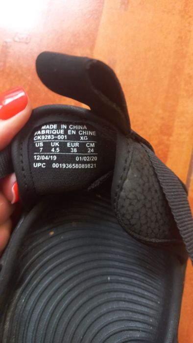 Босоніжки Nike легкі,чорні