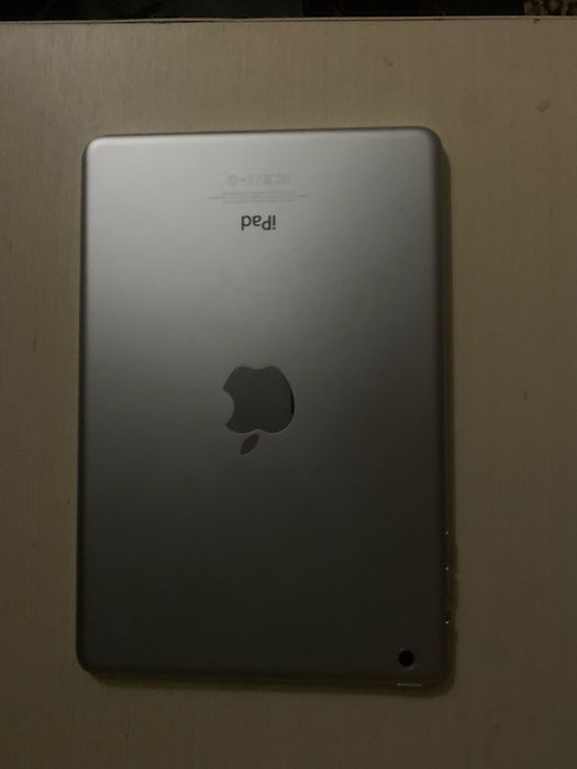 Продам или обменяю айпад 4 мини