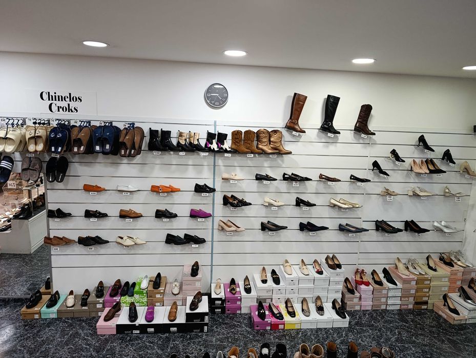 Trespasse Sapataria em centro comercial com 80m2