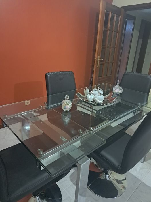 Mesa em vidro c/cadeiras