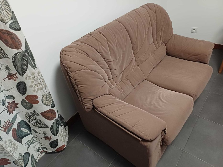 Sofa dois lugares em bom estado