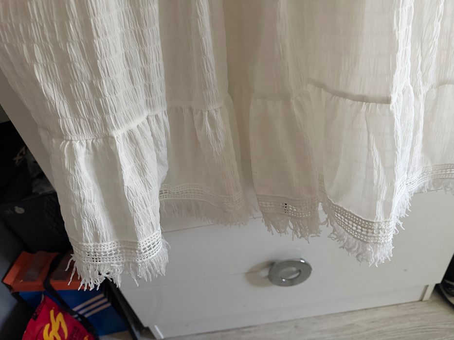 Biała sukienka boho