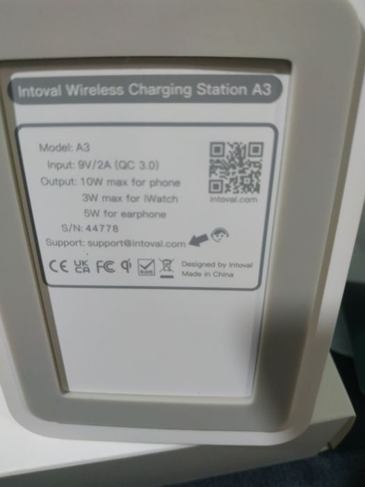 Бездротова зарядна станція  3 в 1.  Біла . 490 грн.