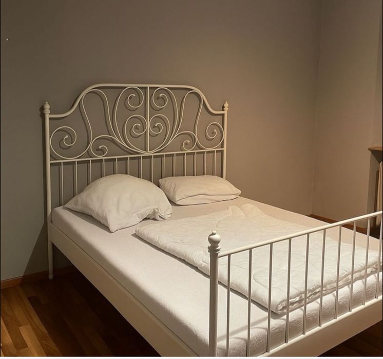 Łóżko metalowe stelaż biale Ikea Leirvik 140x200cm materac Ikea