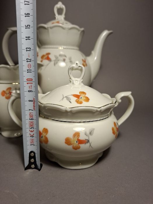Porcelanowy garnitur dzbanek mlecznik i Cukiernica kahla