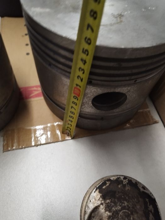 Stary duży tłok  18 cm dla fana motoryzacji