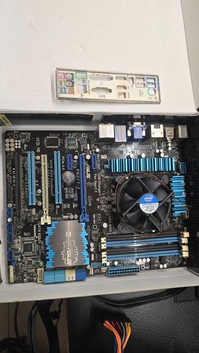 Bundle CPU i7-2700K + Board Asus64738294101379122