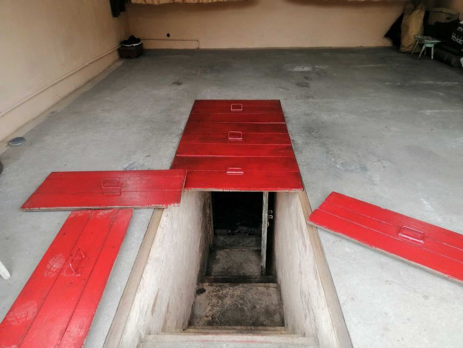 Продается гараж по вул. Прилуцька  свитло вода погреб Оличное состояни