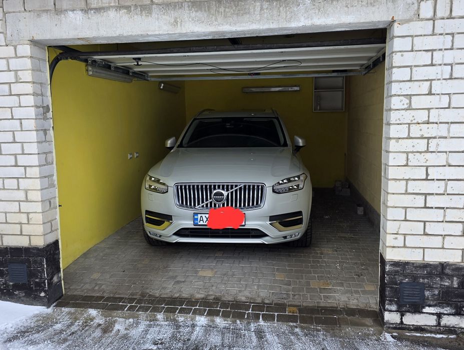 VOLVO  XC-90  B5