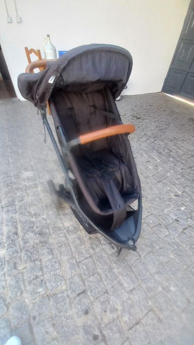 Carrinho bebé em excelente estado