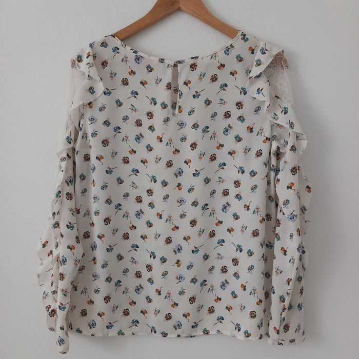 Bluzka w kwiatki z koronką Camaieu M 38 10