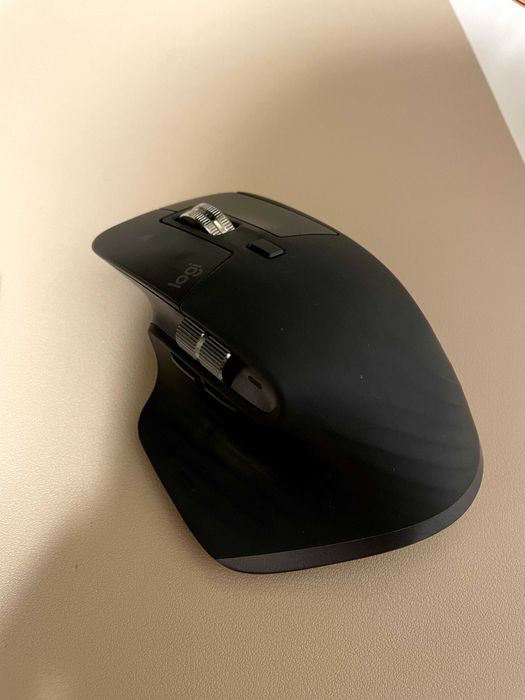 LOGITECH Teclado MX Keys S e Rato MX Master 3S