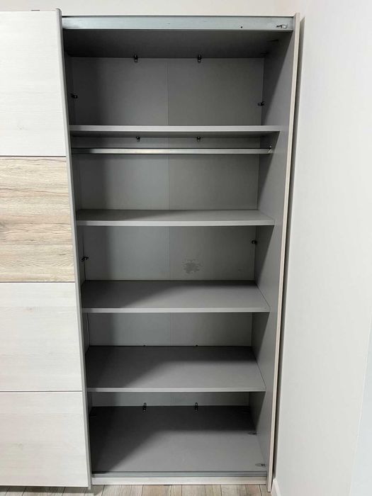 Szafa ubraniowa przesuwna