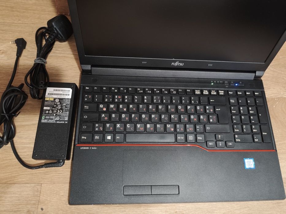 Ноутбук Fujitsu Esprimo E557