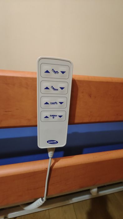 Cama Invacare com colchão anti-escaras