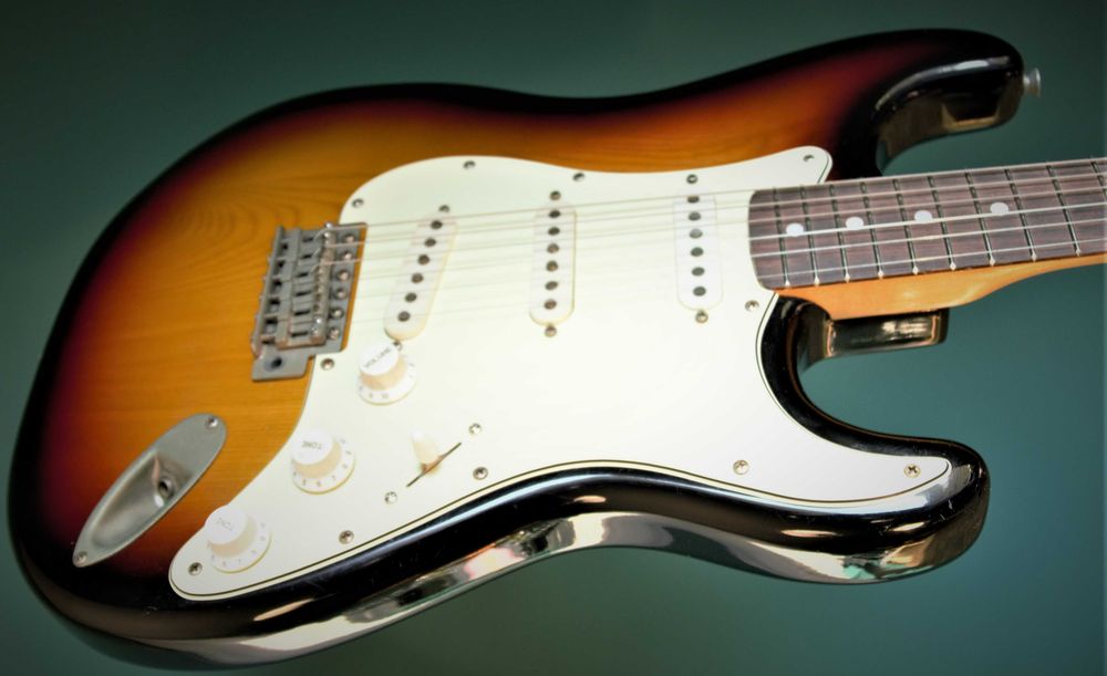 stratocaster FERNANDES FST65 made in japan 1981