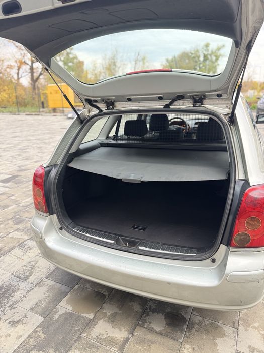 Toyota Avensis 2,0d механіка в гарному стані