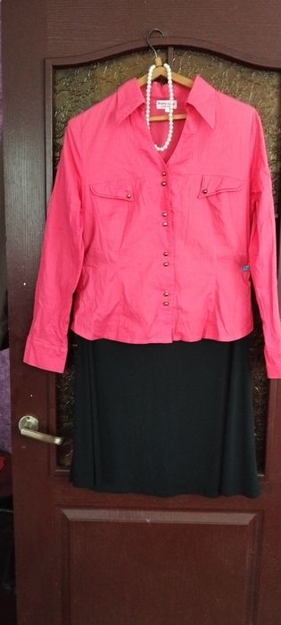 Блузка жіноча кольору корал, дві спідниці чорні жіночі дівчачі