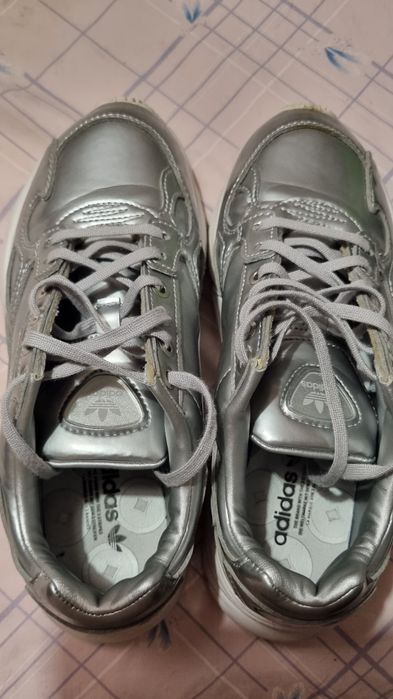Tenis adidas n  39