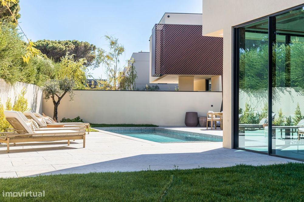 Moradia T5 com piscina, jardim e garagem em Birre, Cascais