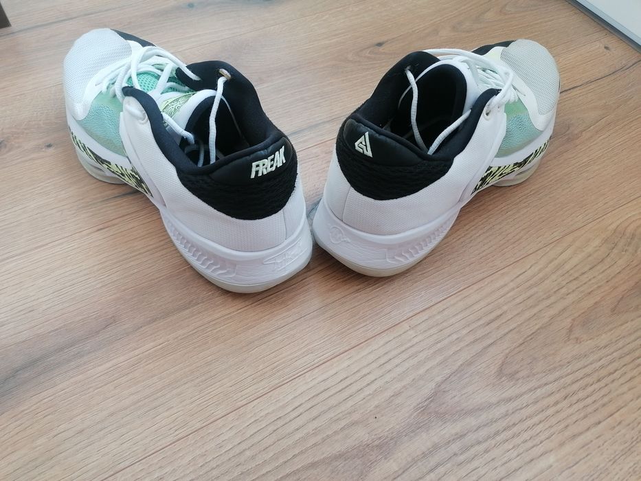 Баскетбольні кросівки Nike Freak 4, розмір 45.5