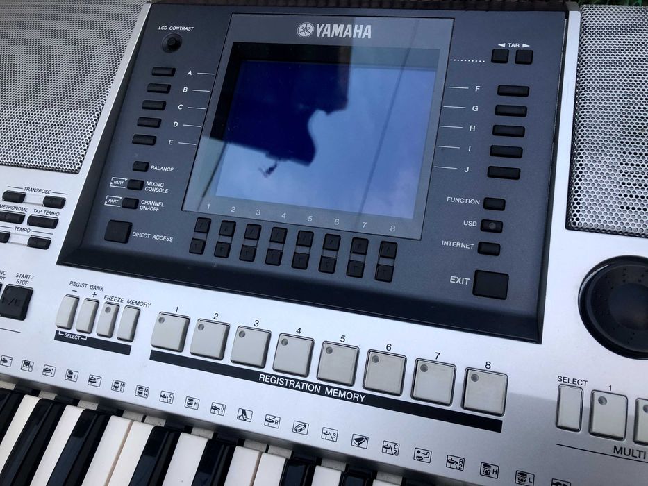 Синтезатор Yamaha PSR S700
