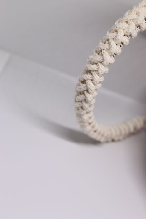 Arco forrado em macramé