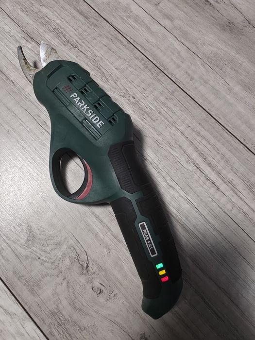 Parkside sekator ogrodowy akumulatorowy uszkodzony