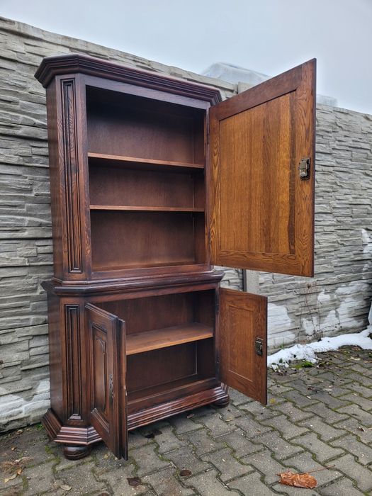 Ciekawa dębowa komoda. .