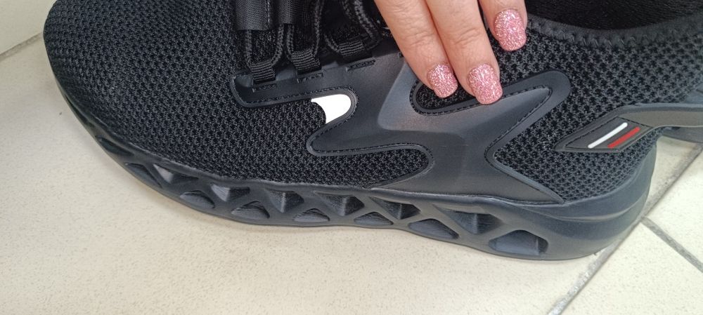 Продам якісні кросівки 48 розміру