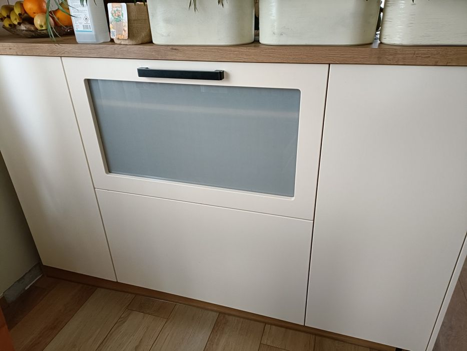 Meble komoda jasny beż