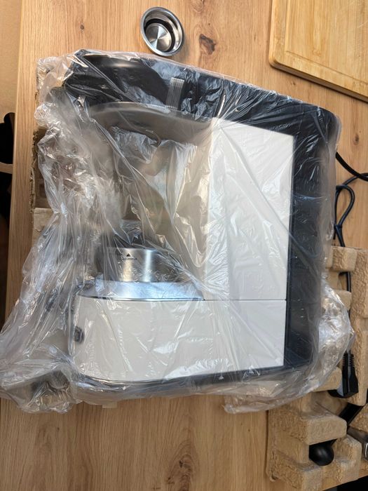 Ekspres ciśnieniowy DeLonghi Dedica EC 685.W - biały - nowy