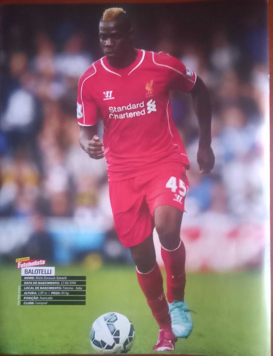 2 posters do jogador Nani