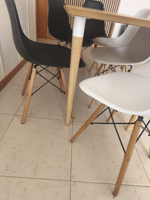 Mesa Ikea com cadeiras