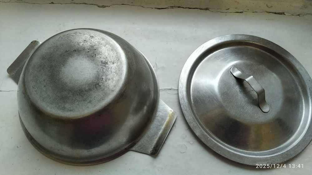 Эмалированная тарелка-2шт. Нержавейка и крышка-2шт.