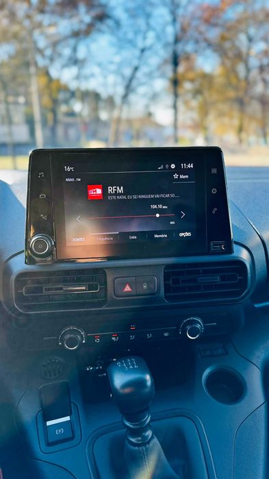 Opel Combo Cargo 2023 1.5 CDTI *Carplay*Sensores traseiros*3 Lugares*