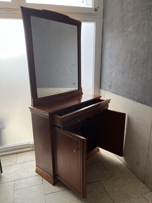 Sapateira com espelho