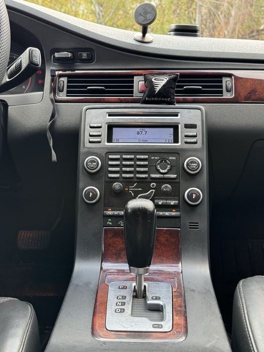 Volvo XC70 — надійний повнопривідний універсал у чудовому стані