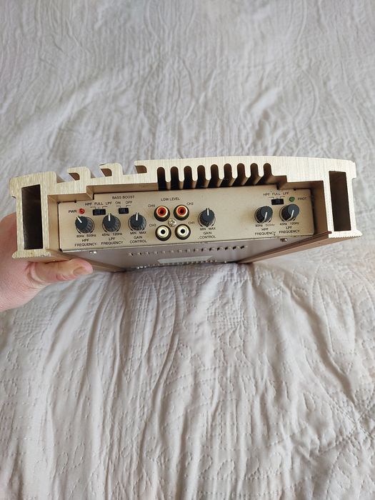 Підсилювач звуку BOSS EL-54 240W