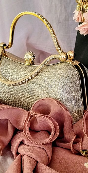 Złota, elegancka,wieczorowa torebka,inkrustowane rączki