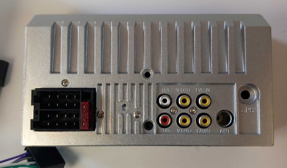 Samochodowy odtwarzacz multimedialny 2 DIN z ekranem dotykowym i USB
