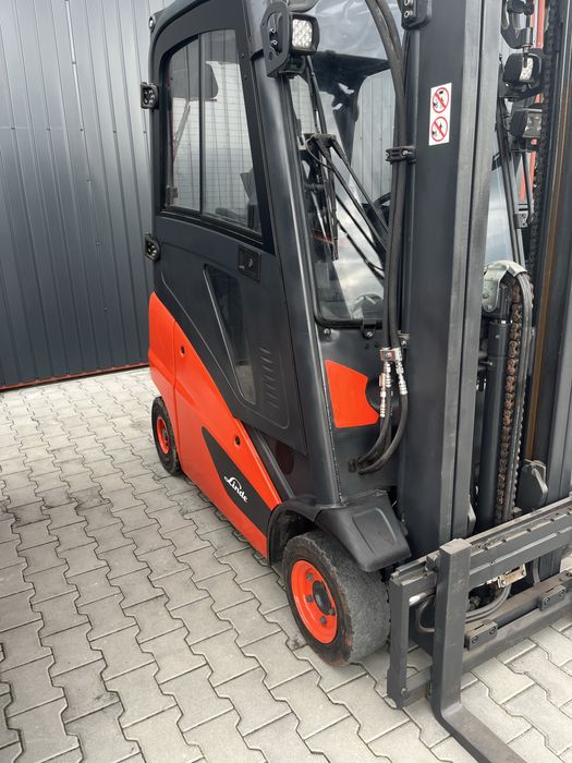 Woózek widlowy Linde H 16