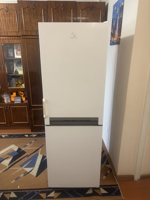 Холодильник Indesit
