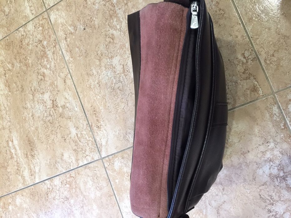 Bolsa em pele quadrada