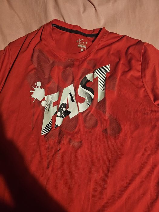 Sprzedam używaną bluzke czerwona nike sportową