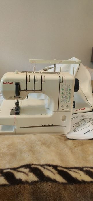 Распошивальная швейная машинка Janome CoverPro 2